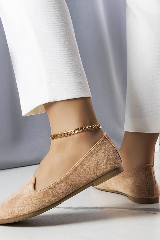 Zandkleurige schoenen van kunstsuède...