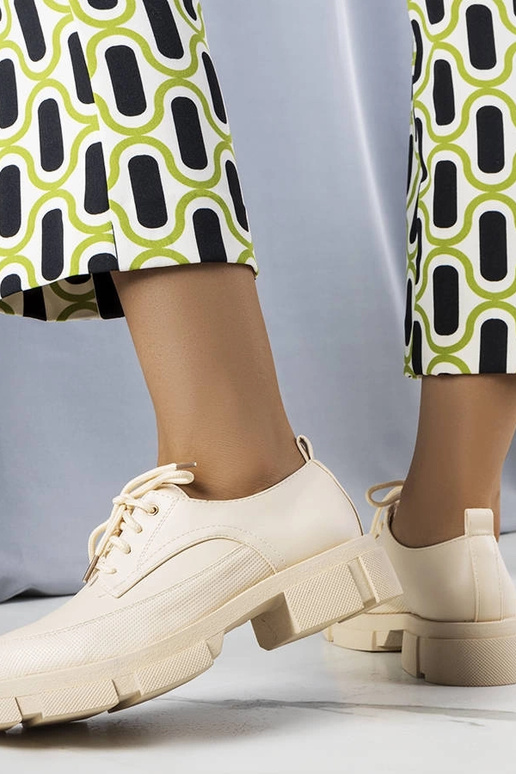 Beige sko med en massiv sål Kay Beige sko med en massiv sål Kay