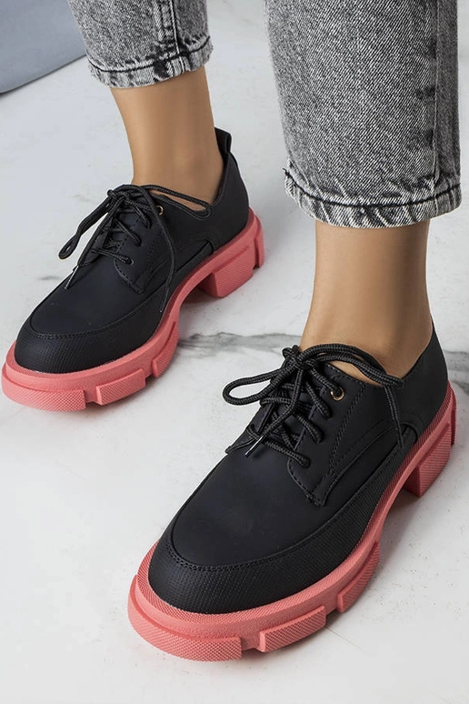 Sorte halvstøvler med massiv Kay-sål Sorte halvstøvler med massiv Kay-sål