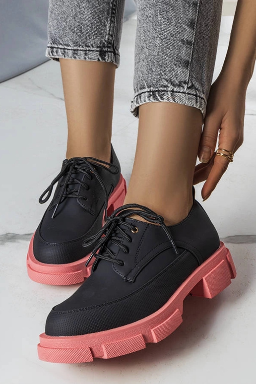 Sorte halvstøvler med massiv Kay-sål Sorte halvstøvler med massiv Kay-sål