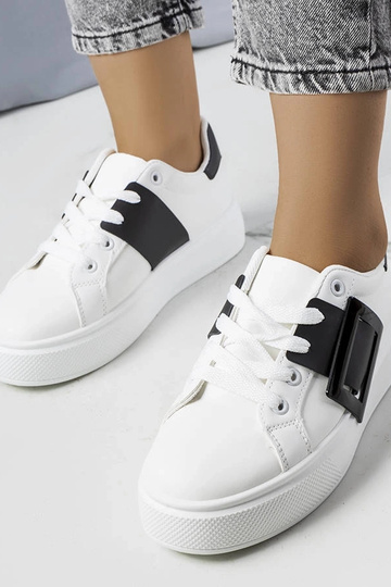 Hvide sneakers dekoreret...