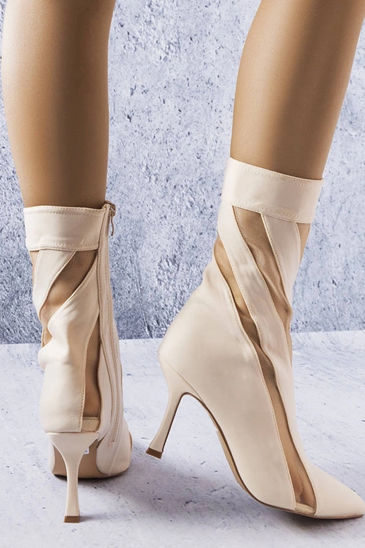 Zandkleurige enkellaarsjes met...