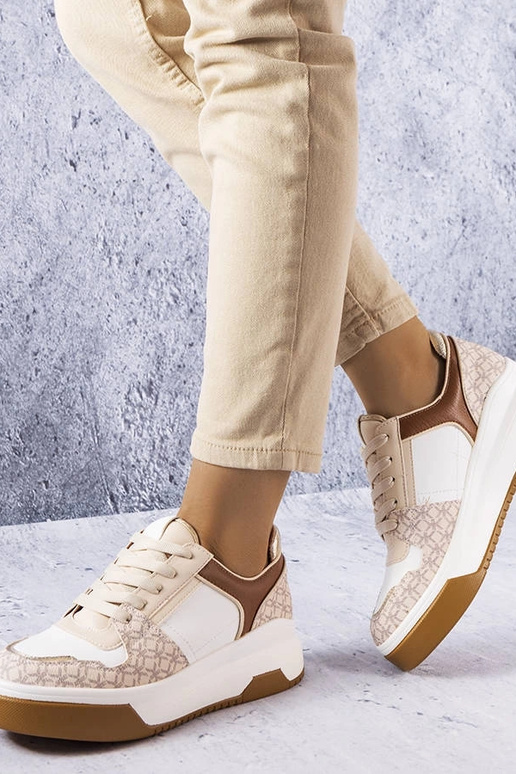 Brune sneakers dekoreret med... Brune sneakers dekoreret med...