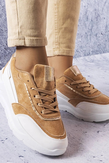 Zandkleurige sportieve...