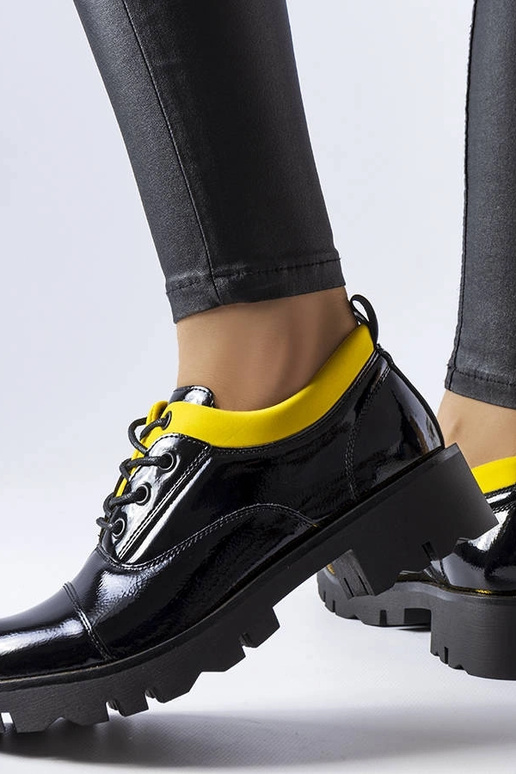 Zwart-geel gelakte laarzen, „l'Amandier"