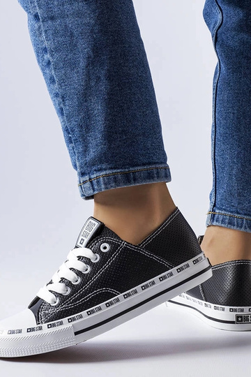 Sorte gennembrudte sneakers... 2