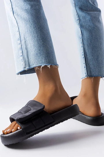 Zwarte slippers met klittenband, „Aleron" 2