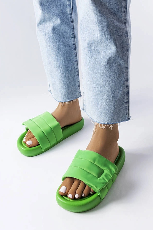Grønne velcro-fastgjorte flip-flops...