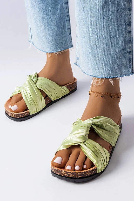 Grønne flip-flops dekoreret med...