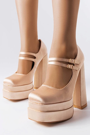 Beige pumps med høj hæl...