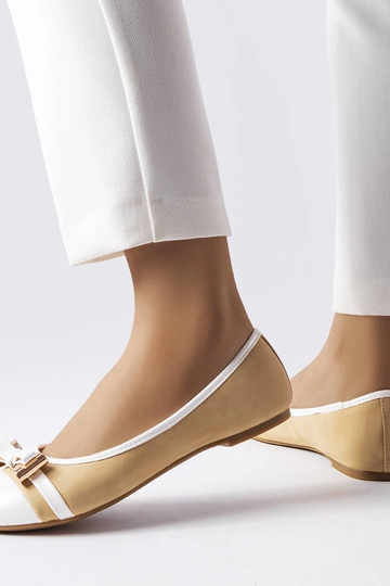 Wit-beige schoenen met...