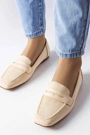 Zandkleurige schoenen van...