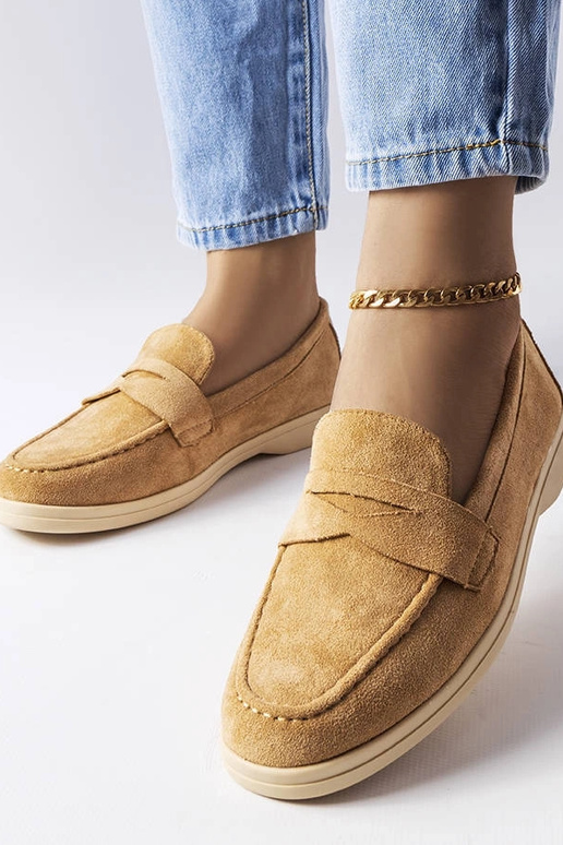 Zandkleurige schoenen van kunstsuède...