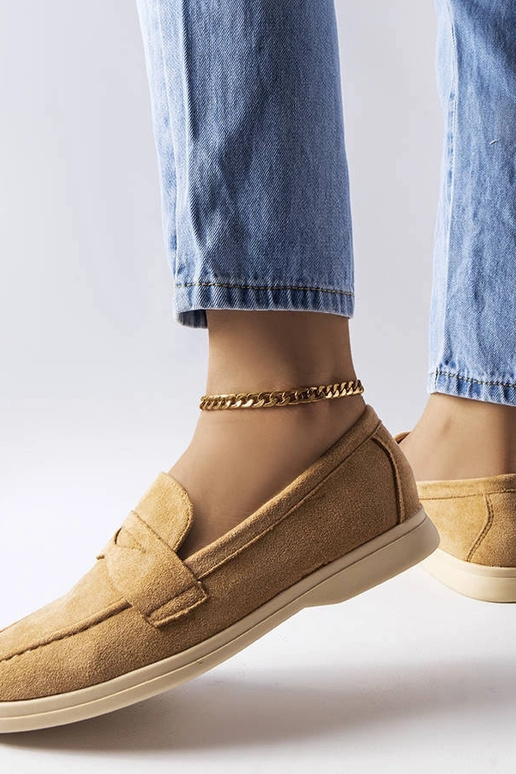 Zandkleurige schoenen van kunstsuède...