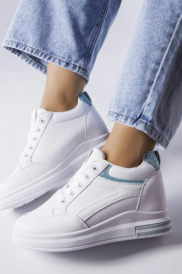 Witte sportieve schoenen...