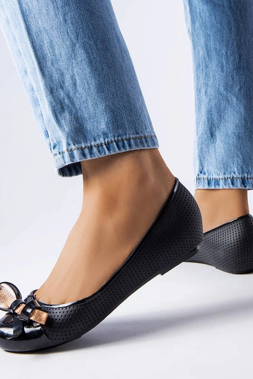 Sorte balletlejligheder dekoreret med... Sorte balletlejligheder dekoreret med...