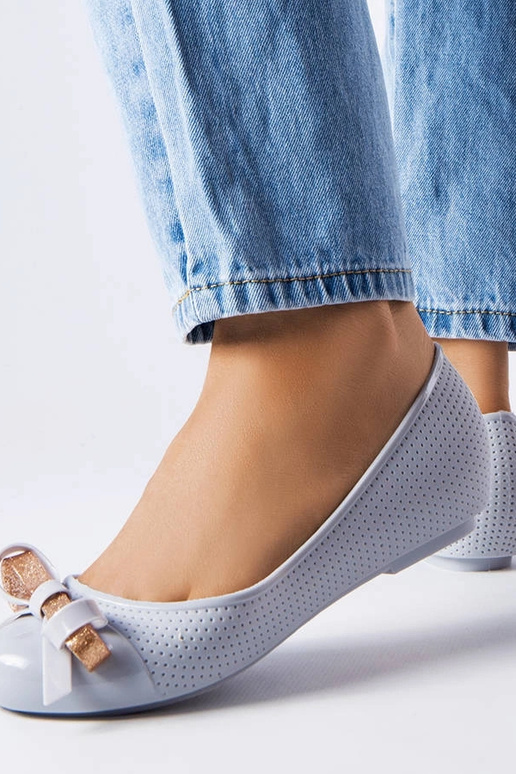 Grå balletlejligheder dekoreret med... Grå balletlejligheder dekoreret med...