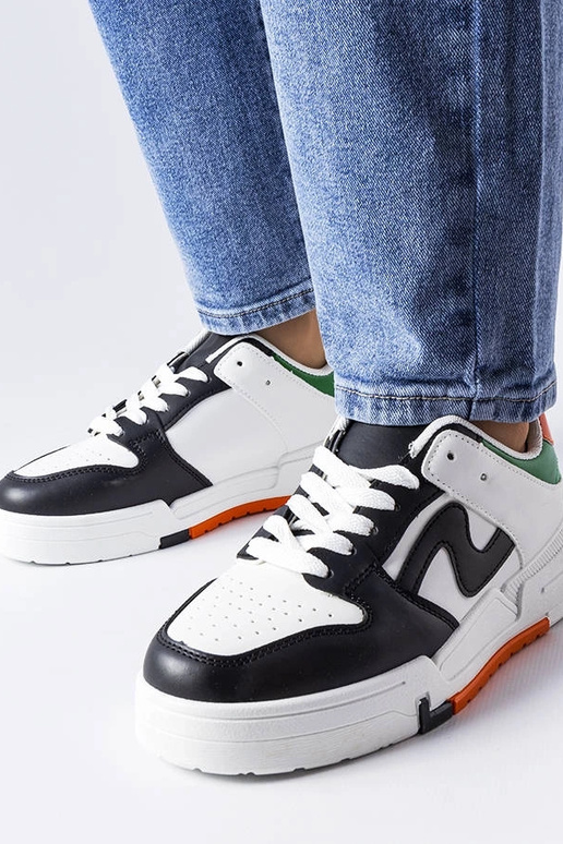 Sorte og hvide sko med en tyk sål Harter