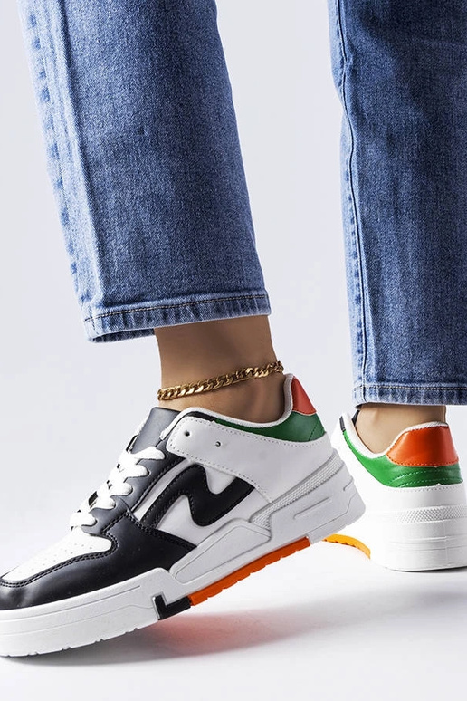 Sorte og hvide sko med en tyk sål Harter