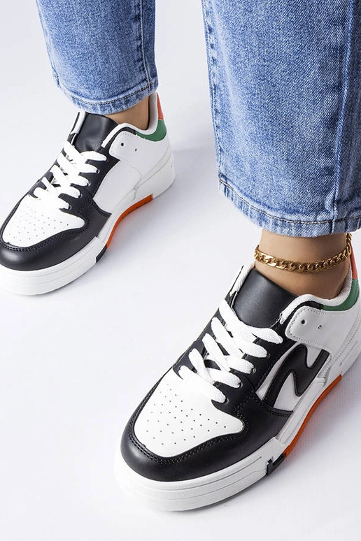 Sorte og hvide sko med en tyk sål Harter