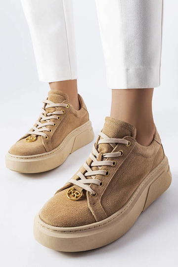 Zandkleurige suède sportschoenen, „Karino"