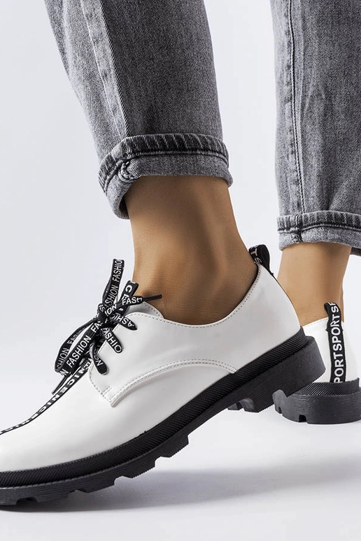 Hvide halvstøvler med kontrastsål... Hvide halvstøvler med kontrastsål...