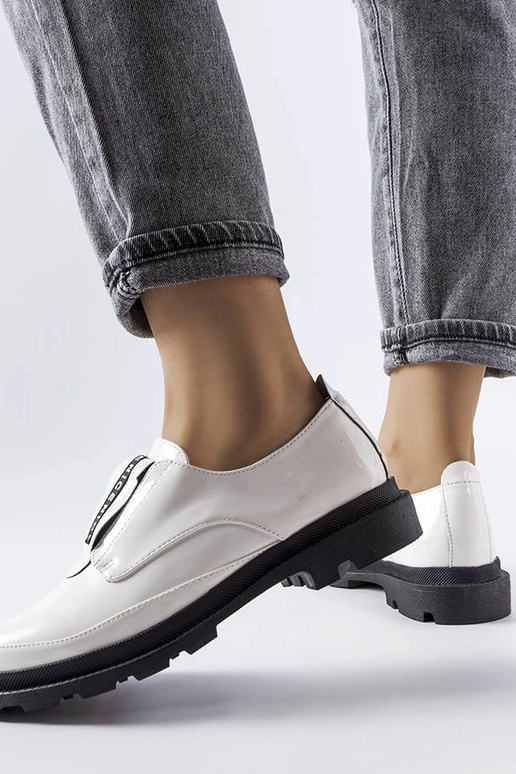 Hvide legget-sko i lak Hvide legget-sko i lak