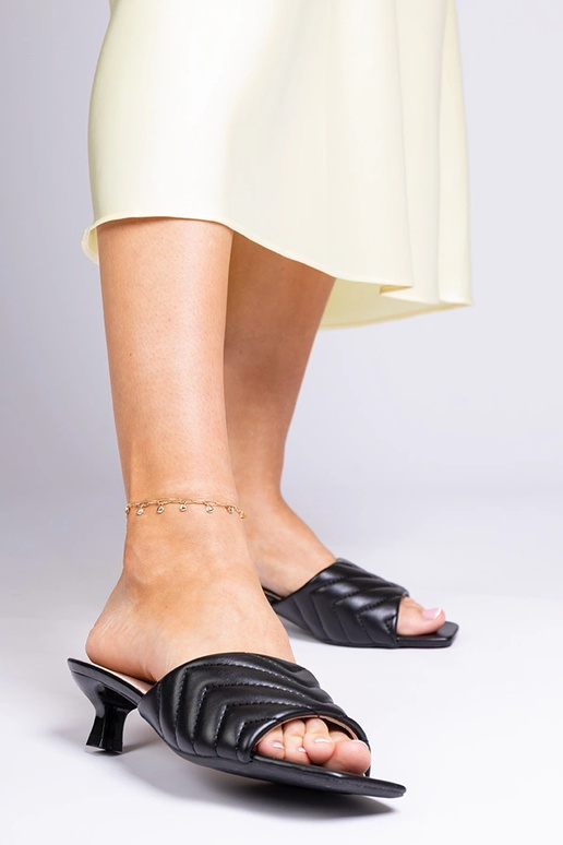 Zwarte slippers op lage hak, „Launay"