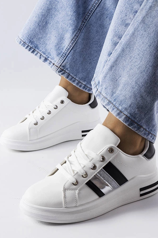 Zwart-witte sportschoenen op...