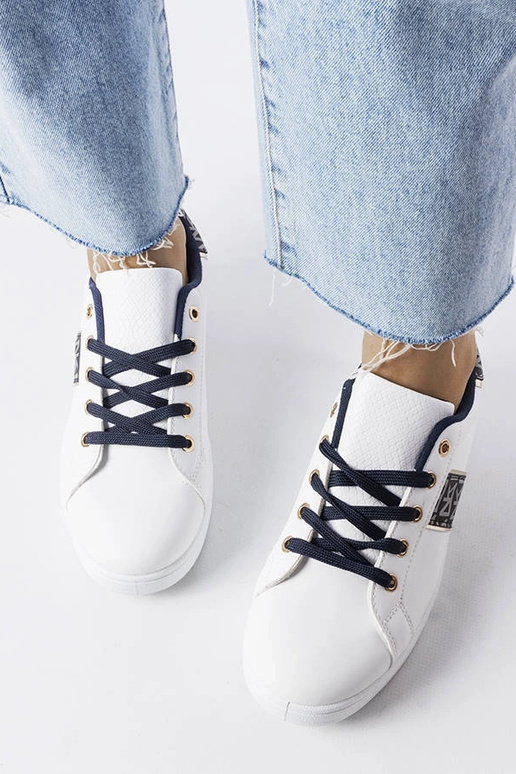 Hvide sneakers med dekoreret overdel... Hvide sneakers med dekoreret overdel...