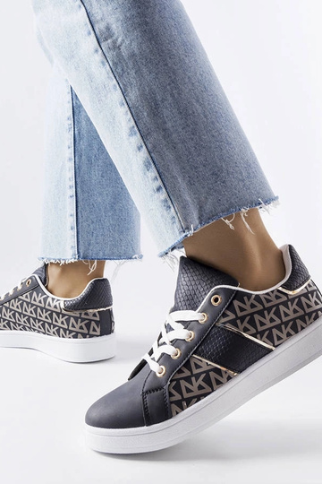 Marineblå sneakers dekoreret med Bolduc-monogrammet 2
