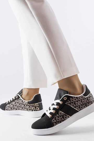 Sorte sneakers dekoreret med Bolduc-monogrammet 2