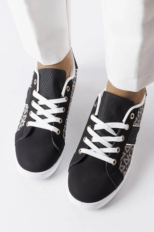 Sorte sneakers dekoreret med... Sorte sneakers dekoreret med...