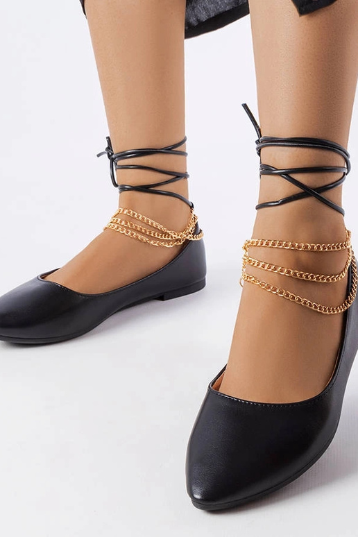 Sorte ballerinaer med dekorativt lås... Sorte ballerinaer med dekorativt lås...