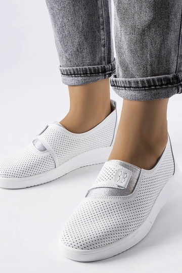 Ethels hvide perforerede læder sneakers