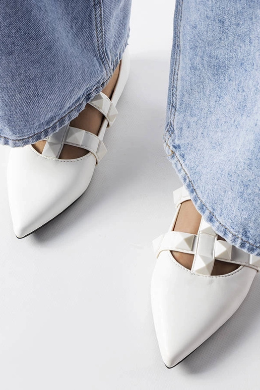 Hvide ballerinaer med en spektakulær...