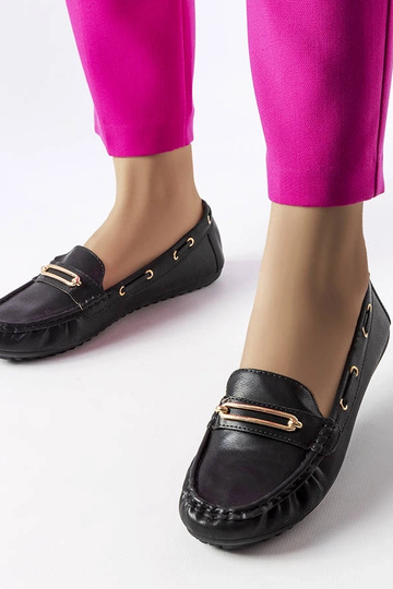 Sorte loafers dekoreret med Seattle-applikationer