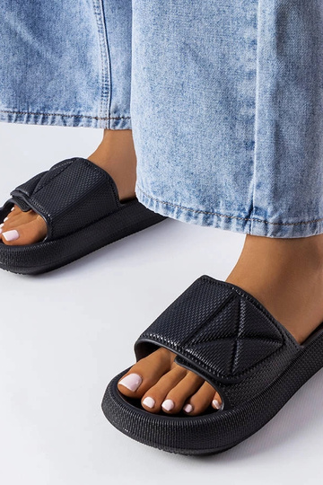 Sorte dameflip-flops med en...