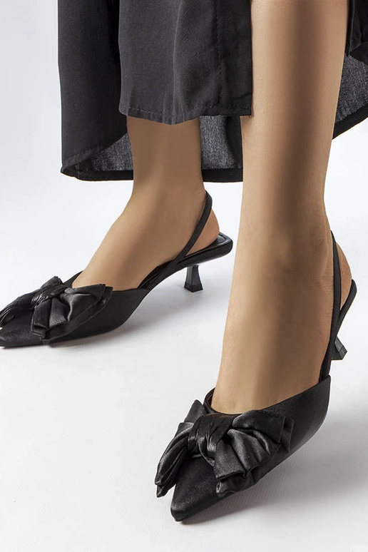 Zwarte hakken met strik, „Burlington"