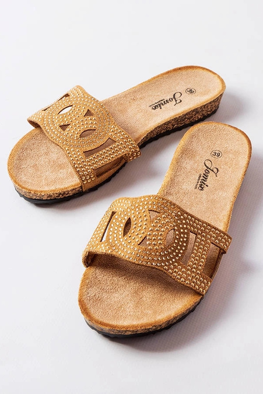 Beige flip-flops dekoreret med Lagacé...