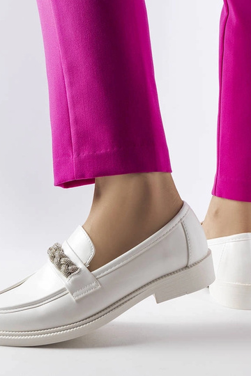 Hvide loafers dekoreret med rhinsten Montreal 2