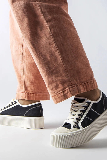 Sorte Castanthei platform... 2