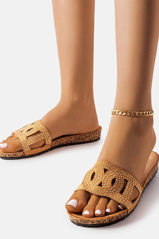 Brune flip-flops dekoreret med Lagacé...