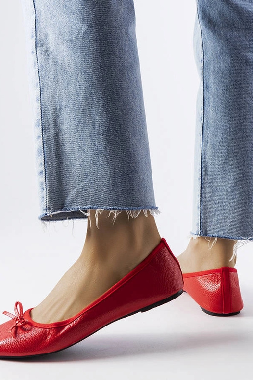 Røde balletlejligheder med sløjfe...