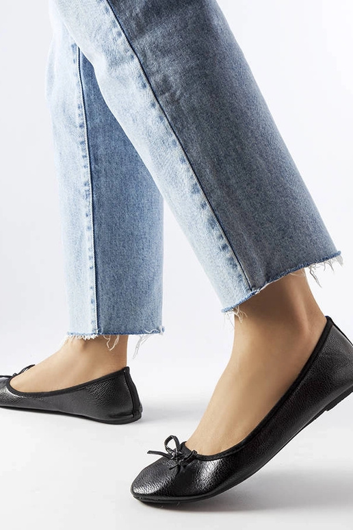 Sorte balletlejligheder dekoreret med...