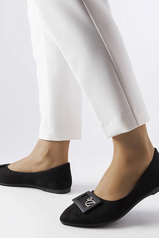 Sorte balletlejligheder dekoreret med...