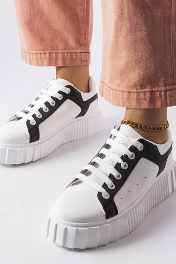 Hvide sneakers på Gosselin platformen