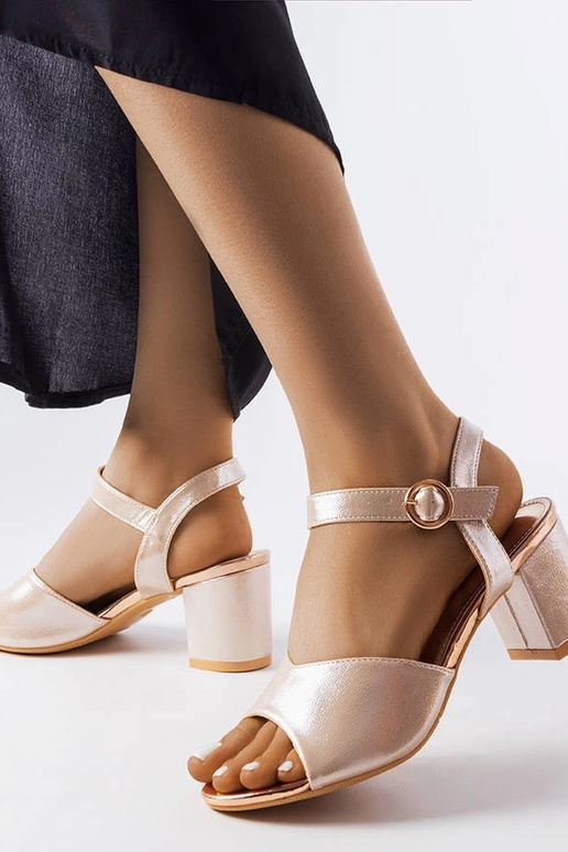 Vinceza sandaler med guldhælede Vinceza sandaler med guldhælede