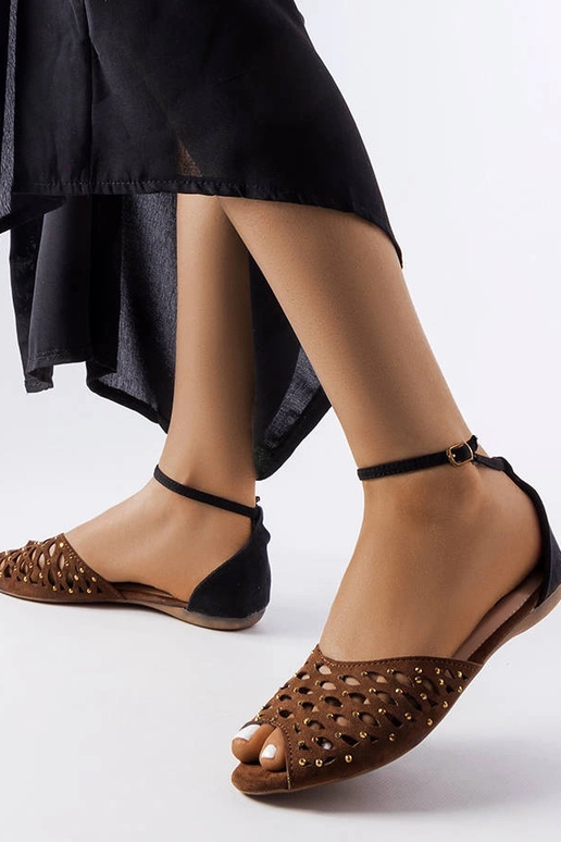 Brune gennembrudte sandaler med... Brune gennembrudte sandaler med...