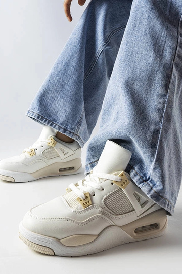 Beige sneakers lavet af... 2